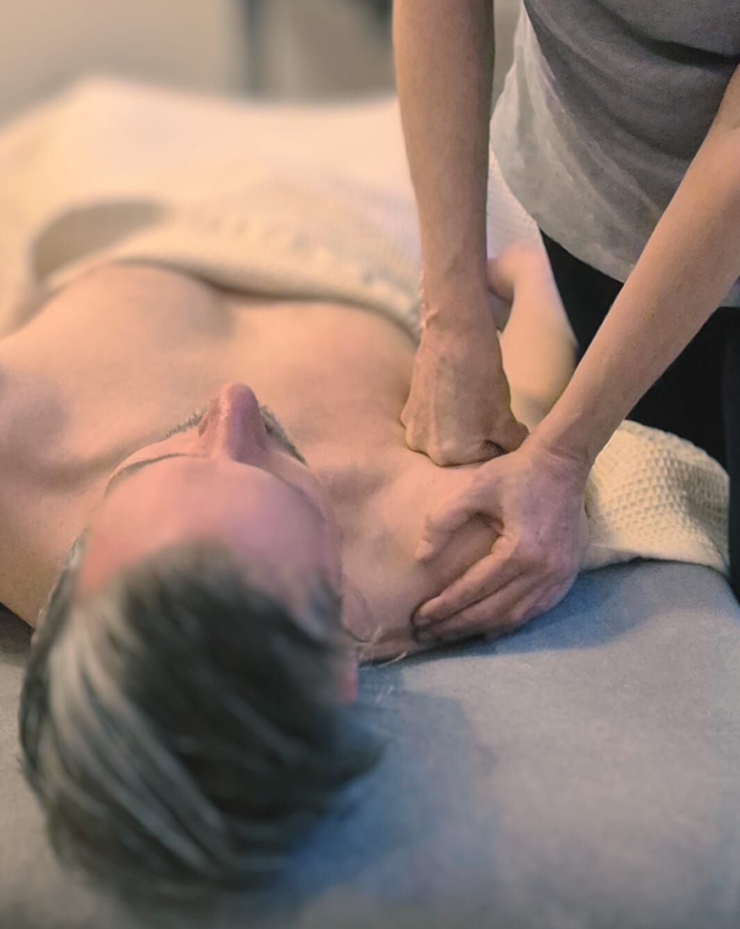 tijdens een myofascial energetic release sessie